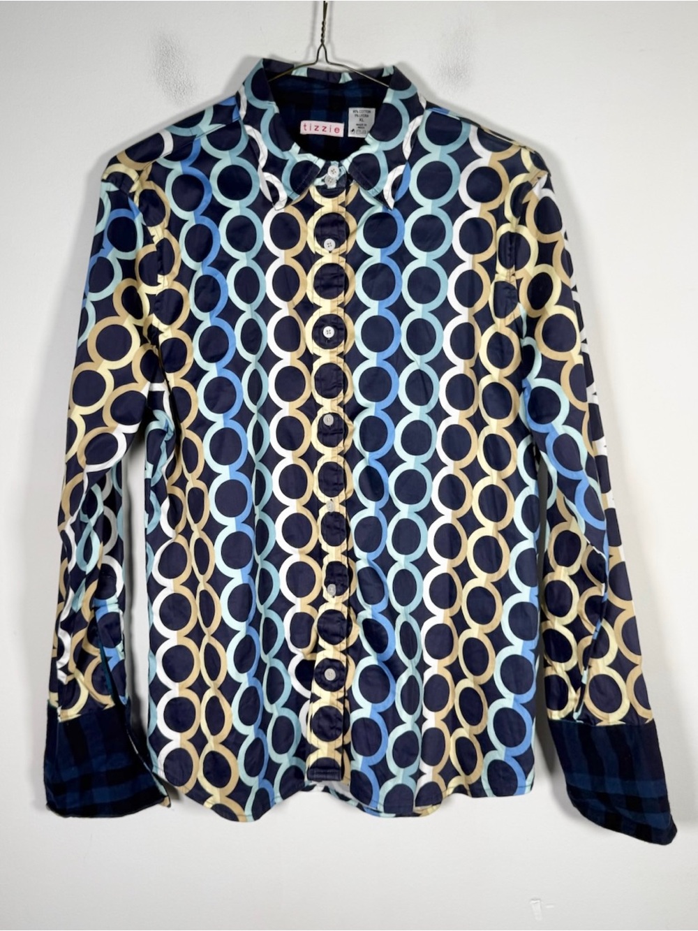 Tizzie Women’s Size Extra Large XL Cotton and Lycra Blend Button Down Shirt